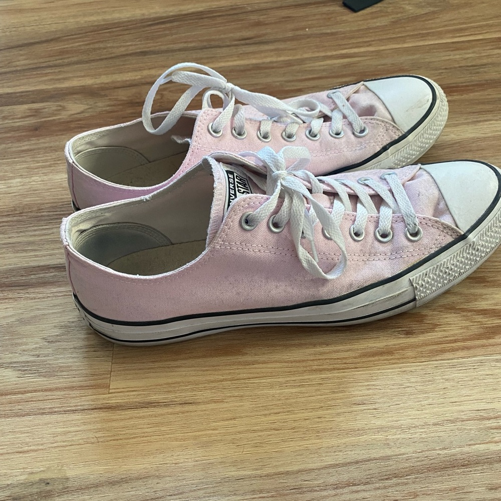 Converse low top in light pink. Men’s size 11